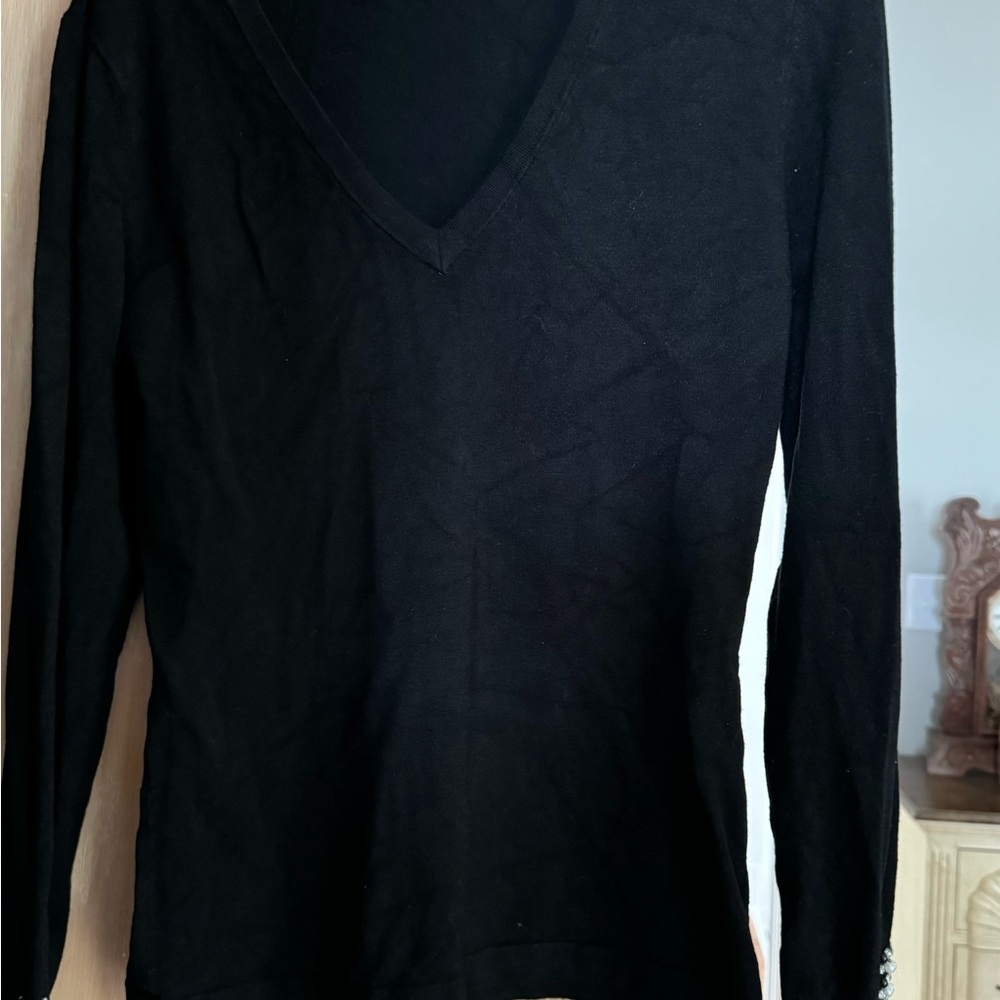 YURA Black V-Neck Long Sleeve Sweater